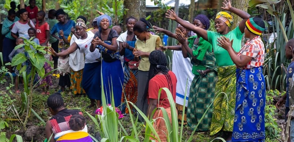 SUENA EL TAM TAM: BASANDJA, EL PACTO INVISIBLE QUE MANTIENE VIVA LA SELVA DEL CONGO
