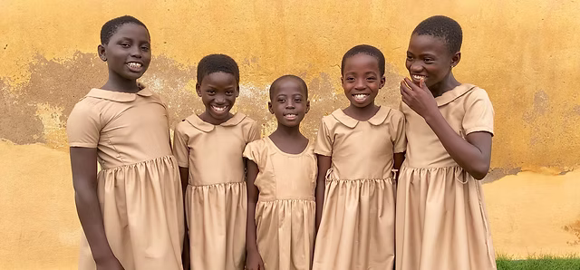 SUENA EL TAM TAM: DEL UNIFORME ESCOLAR A LA LIBERTAD: EL EFECTO “SHE” EN TOGO